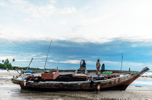 Tanzania_boat_children_shoreline