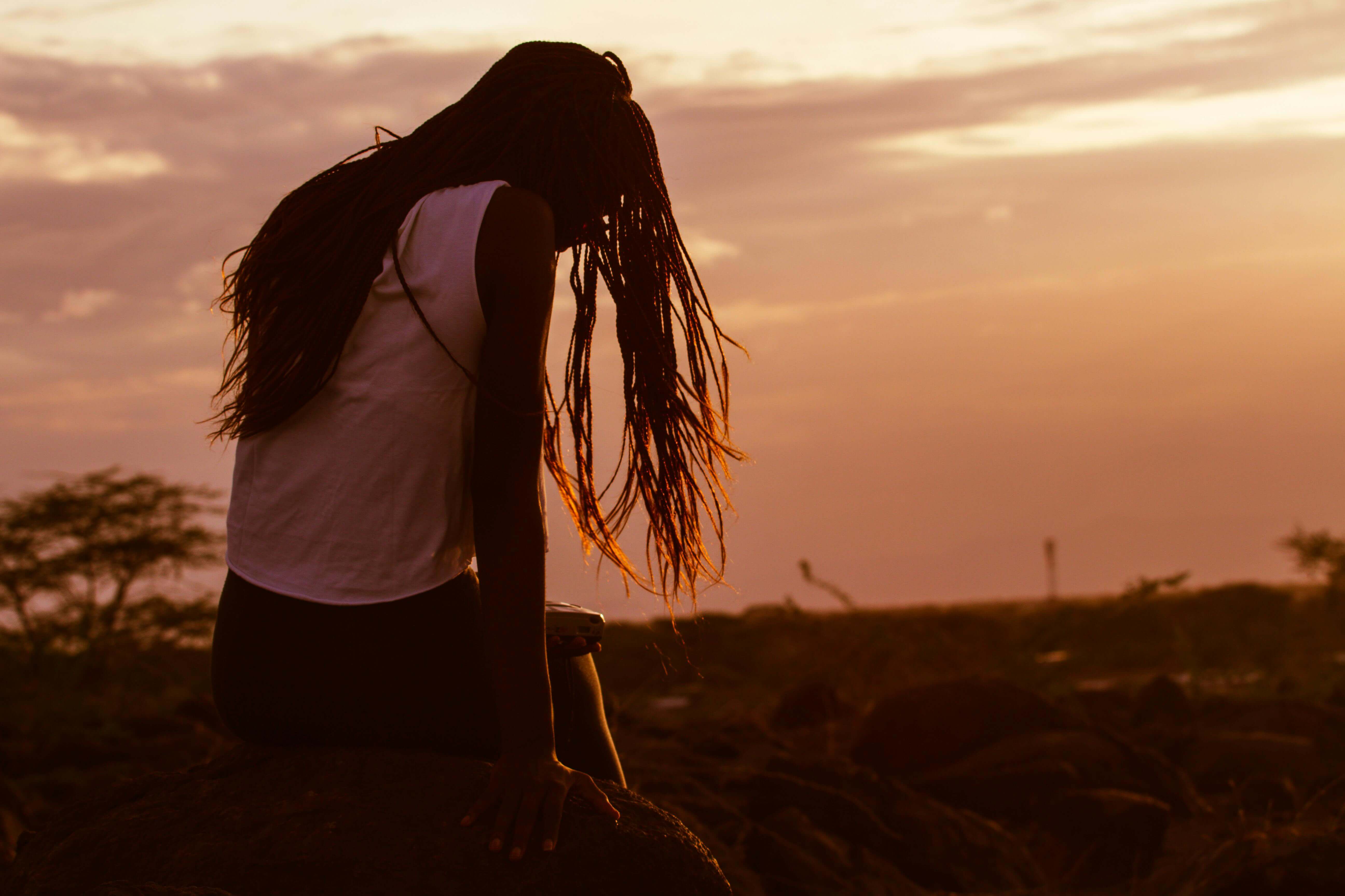 How a Monitor Gained a Girl’s Trust in Order to Get Her to Safety